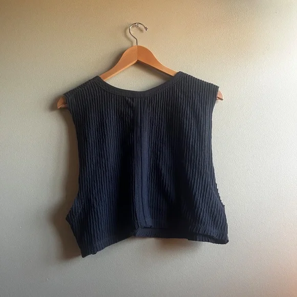 Cropped Tank Top - Picture 2 of 2